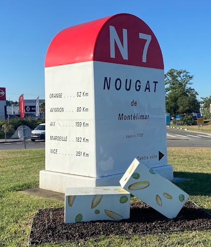 borne geante de la RN°7